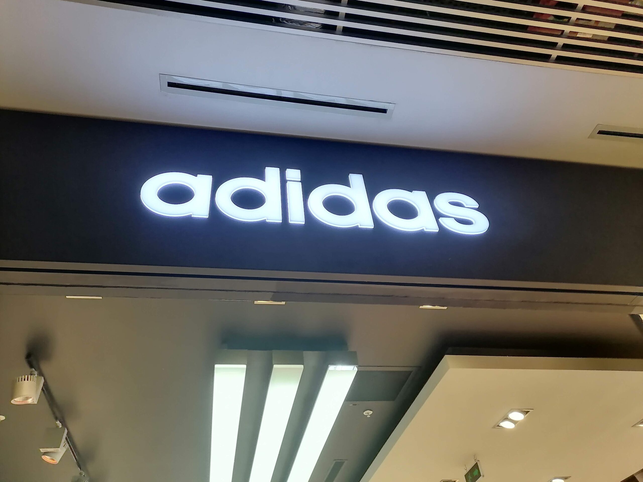 ADİDAS AVM IŞIKLI TABELA